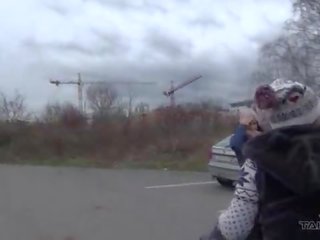 Szegény magyar szivi kapott kicked ki meztelen nál nél a cuppanós csók állomás
