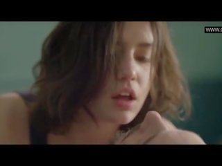 Adele exarchopoulos - з оголеними грудьми порно сцени - eperdument (2016)