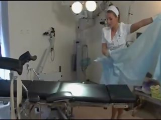 Tremendous sykepleier i tan strømper og hæler i sykehus - dorcel