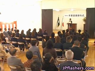 Japonesa divinity durante graduation